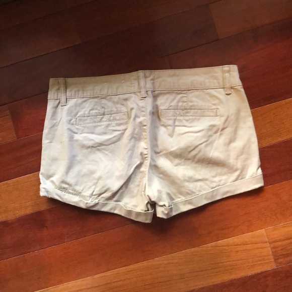 Cute tan short! - Picture 3 of 3